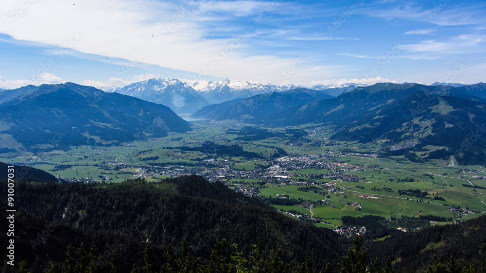 Naklejka premium Berge, Alpen, Sicht auf Saalfelden und Zeller See