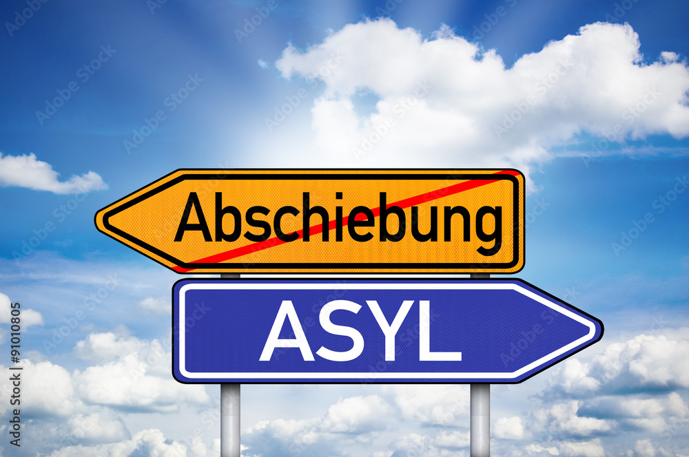 Schild mit Wegweiser Rassismus, Toleranz, Abschiebung und Asyl Schild mit Wegweiser Rassismus, Toleranz, Abschiebung und Asyl