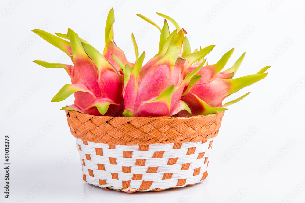 Obraz premium Dragon fruit in bamboo basket
