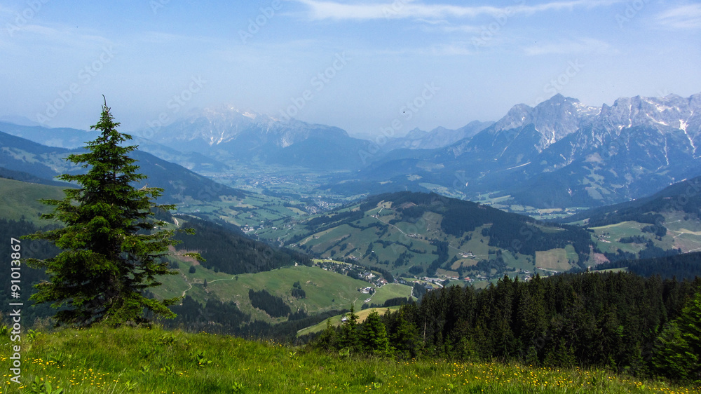Berge, Alpen, Sicht auf Saalfelden und Maria Alm