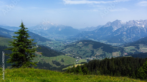 Berge, Alpen, Sicht auf Saalfelden und Maria Alm © Patrick Daxenbichler