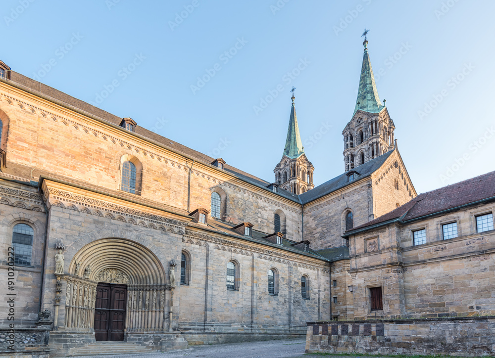 Kaiserdom Bamberg mit Fürstenportal zur Abendstunde