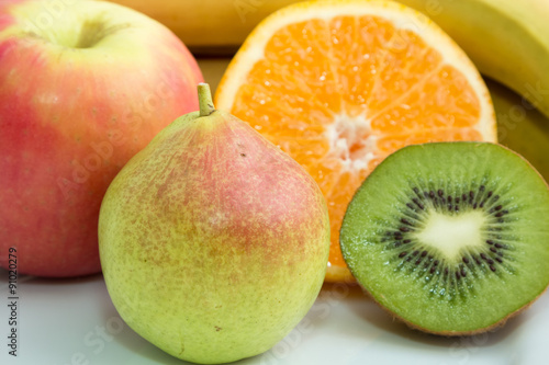 Фруктовая композиция (яблоко, груша, апельсин, киви)