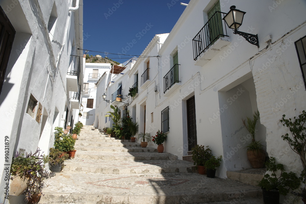Bonitas calles del municipio andaluz de Frigiliana en la provincia de Málaga, Andalucía Bonitas calles del municipio andaluz de Frigiliana en la provincia de Málaga, Andalucía