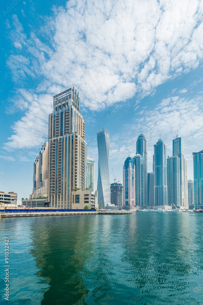 Obraz premium Dubai - AUGUST 9, 2014: Dubai Marina district on August 9 in UAE
