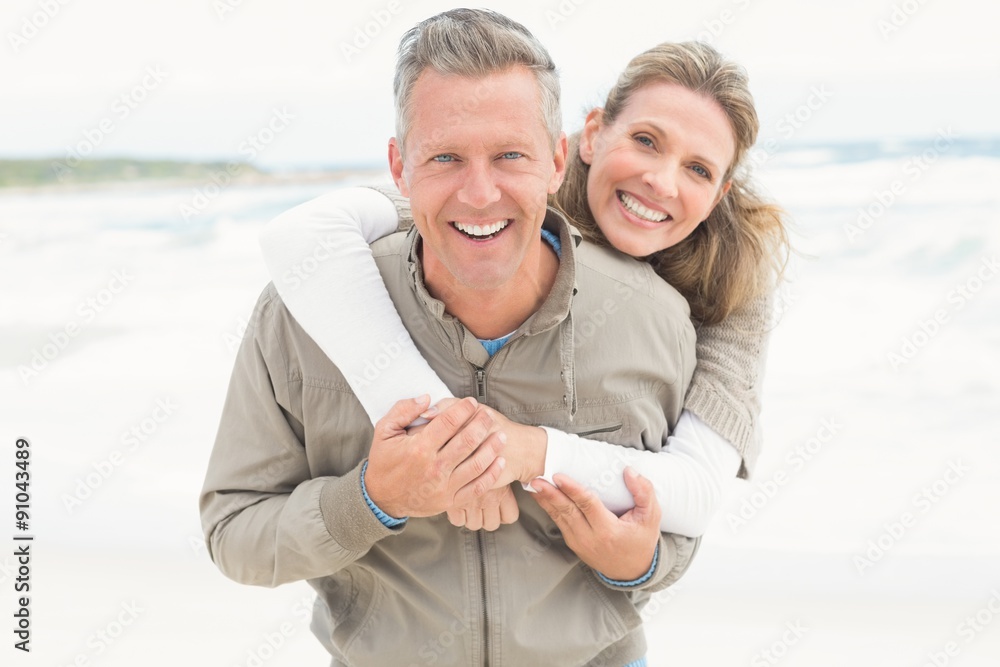 Obraz premium Smiling couple holding one another