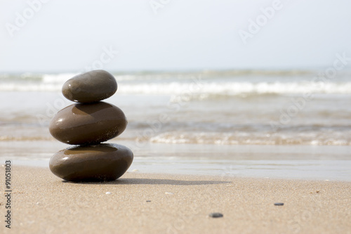 Pila di pietre sulla spiaggia