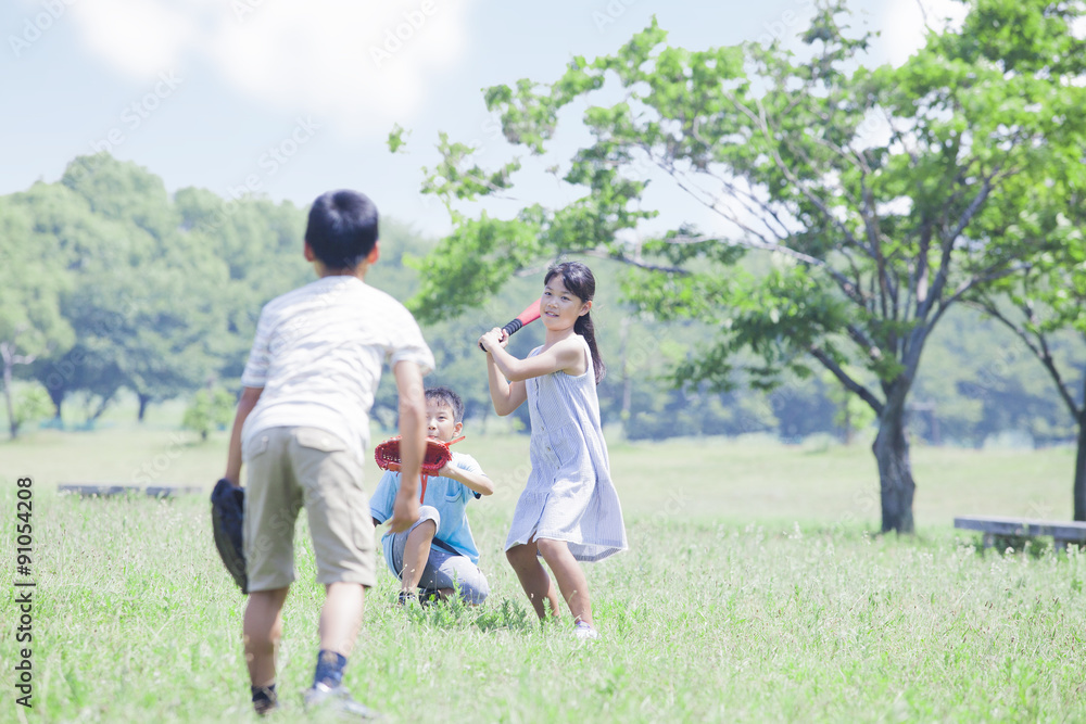 野球をする小学生 野球をする小学生