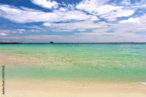 Fototapeta Naklejka Na Ścianę i Meble -   Paradise beach in Koh maiton island , phuket ,Thailand
