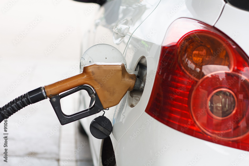 To fill the machine with fuel. Car fill with gasoline at a gas s To fill the machine with fuel. Car fill with gasoline at a gas s