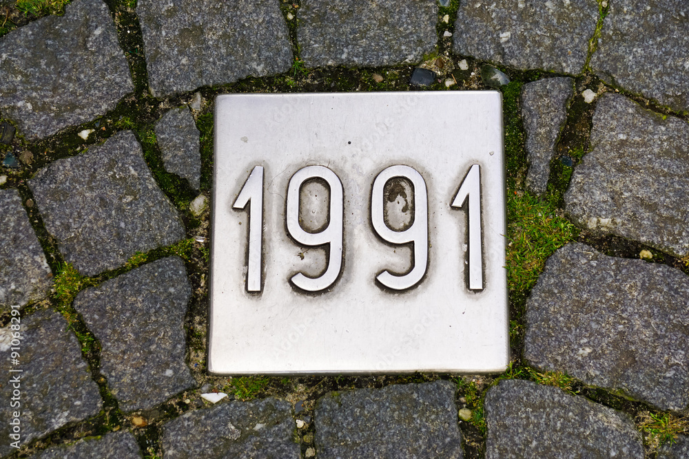 Kopfsteinpflaster mit Jahreszahl 1991 Kopfsteinpflaster mit Jahreszahl 1991