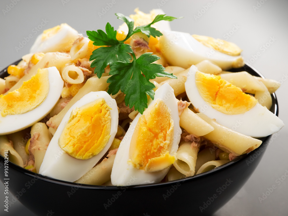 Penne with tuna and eggs