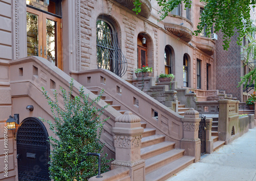 Konstfotografi Brownstone apartment building facade, New York