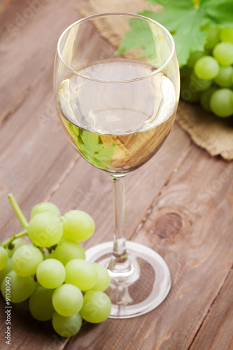 White wine and grapes