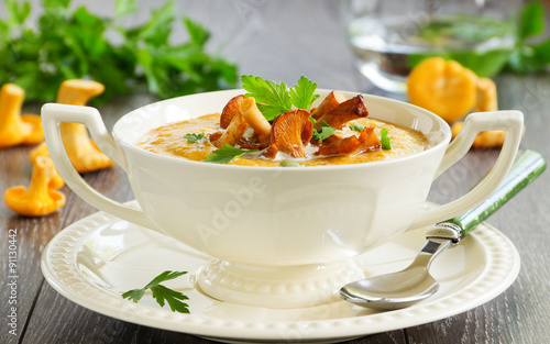 Cream soup with chanterelle mushrooms and pumpkin.