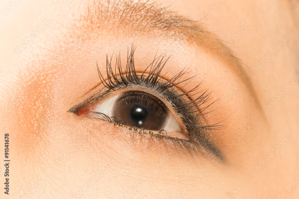 Fototapeta premium 若いアジア女性のクローズアップ Young Asian woman eye