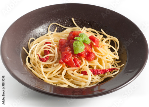 spaghetti with fresh tomato and basil
