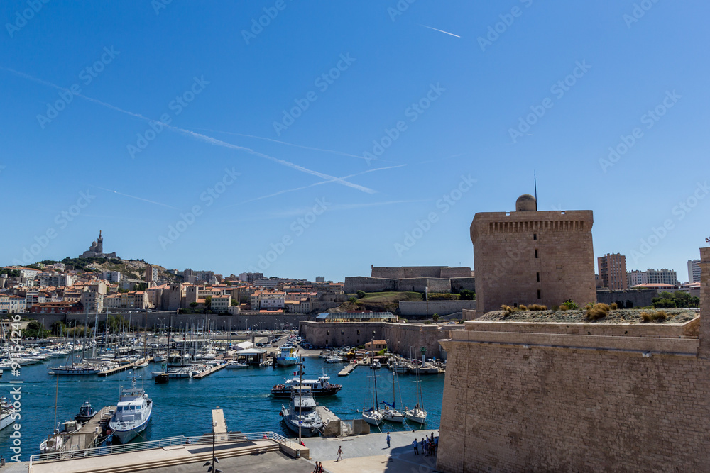 Le fort Saint-Jean et le vieux port à Marseille