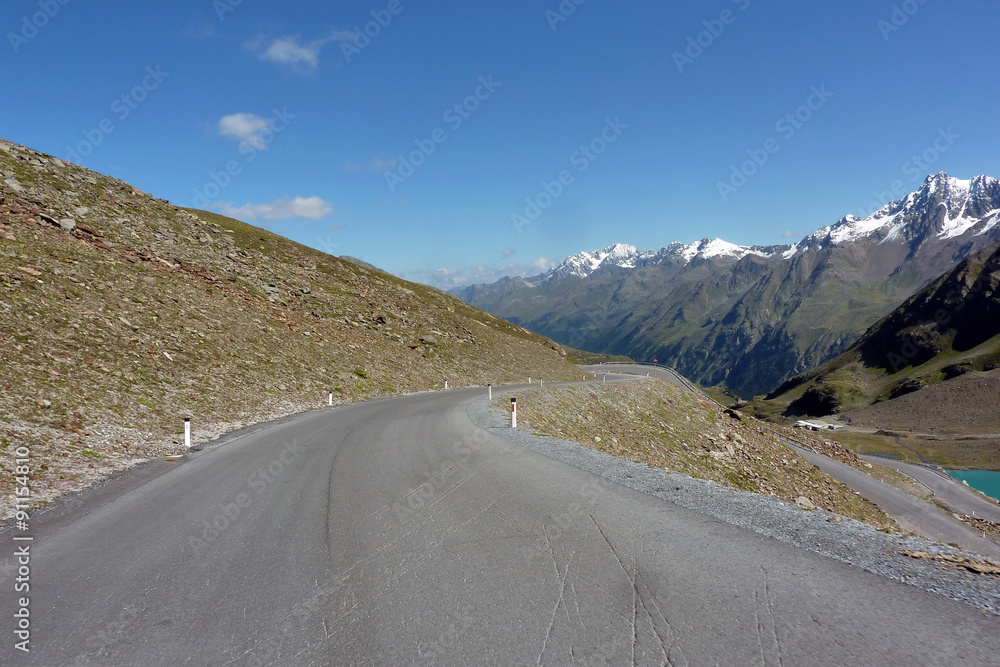 Fototapeta premium Straße ins Kaunertal