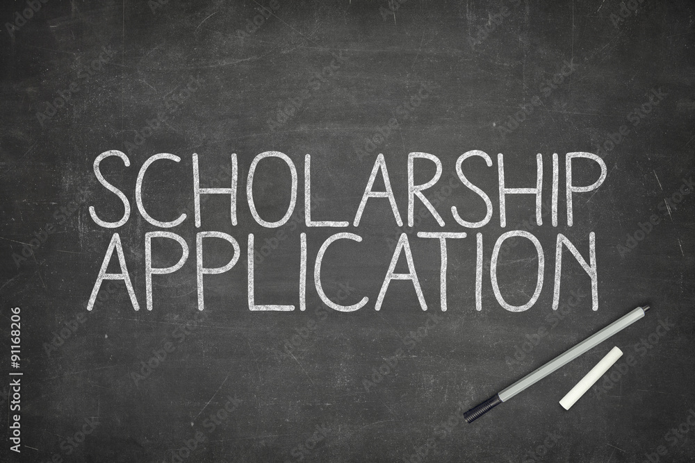 Obraz premium Scholarship application concept on blackboard