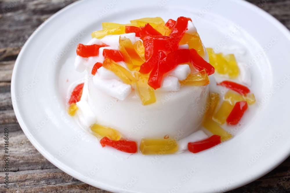 Pudding with fruit jelly Pudding with fruit jelly