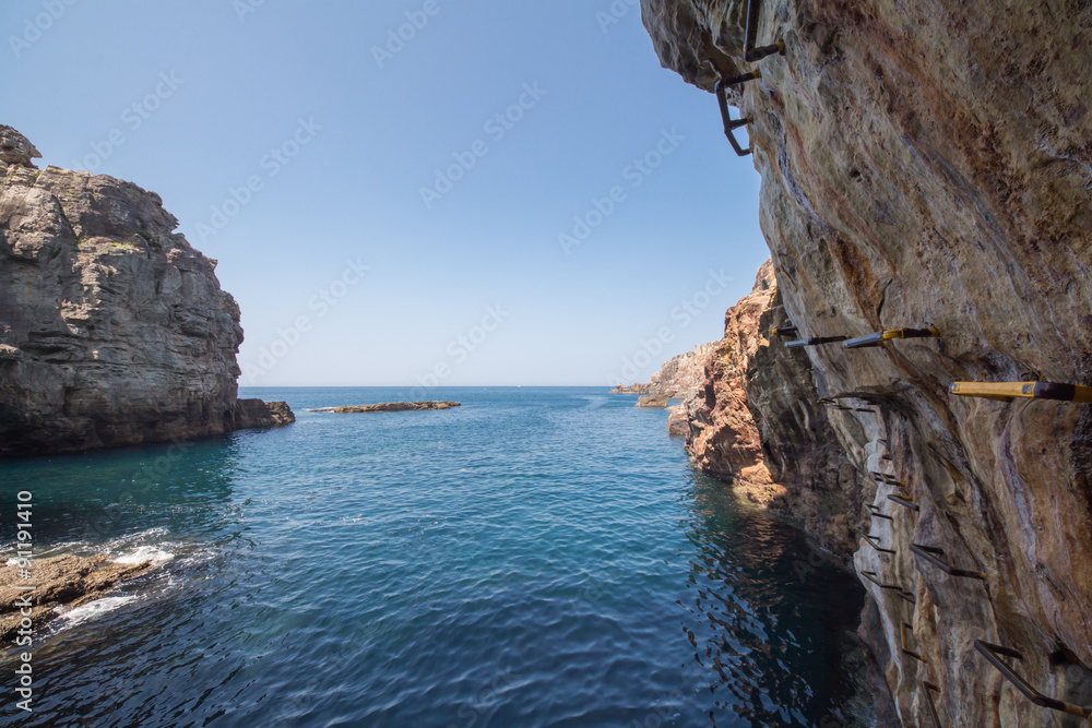 和歌山 三段壁 自然景勝地 砂岩 断崖絶壁 洞窟 Cliff Sandstone Stock Photo Adobe Stock