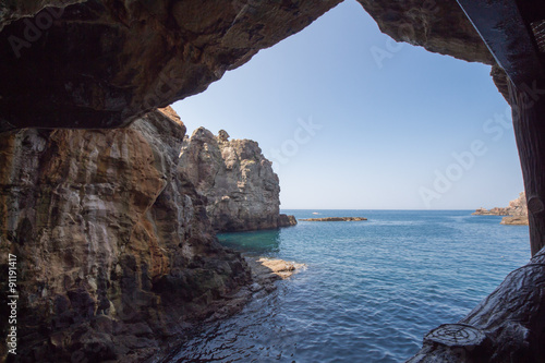 和歌山　三段壁　自然景勝地　砂岩　断崖絶壁　洞窟　cliff sandstone 