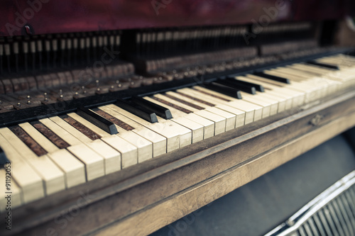 Old piano © ffphoto