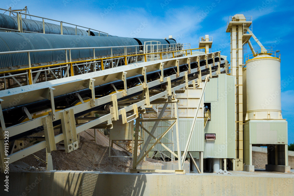 Cars, devices and conveyors for storage and production of gravel. Cars, devices and conveyors for storage and production of gravel.