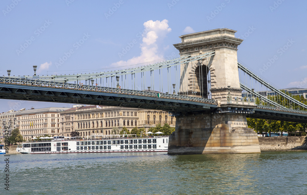Obraz premium Chain Bridge in Budapest