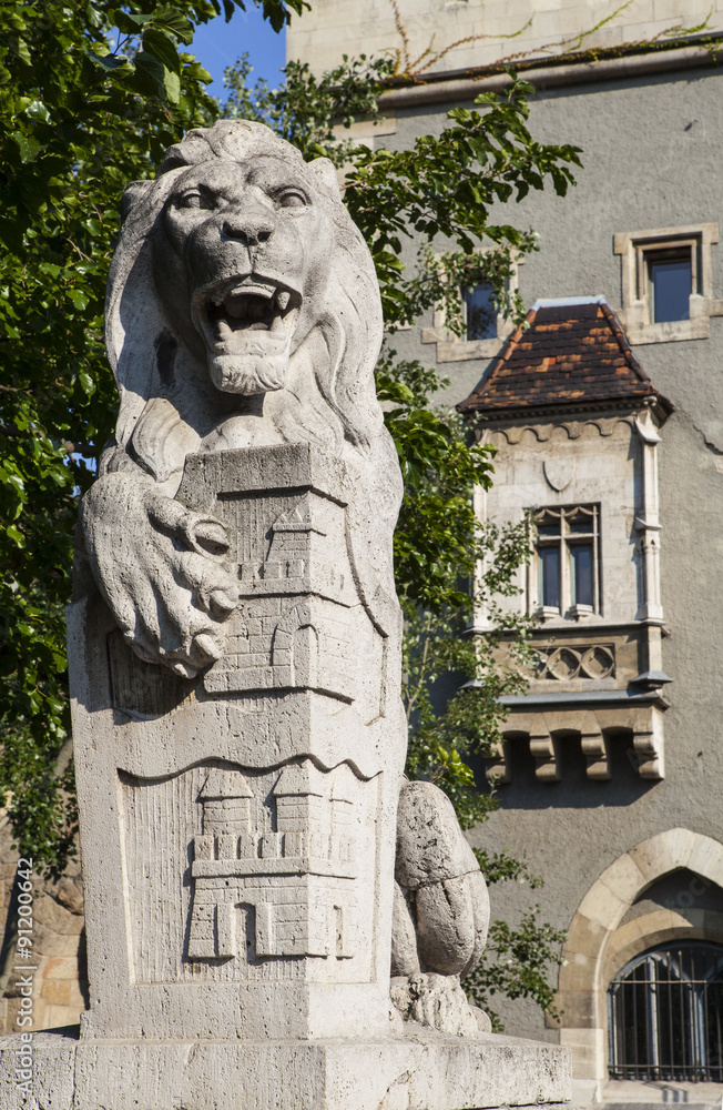 Obraz premium Lion Sculpture at Vajdahunyad Castle in Budapest