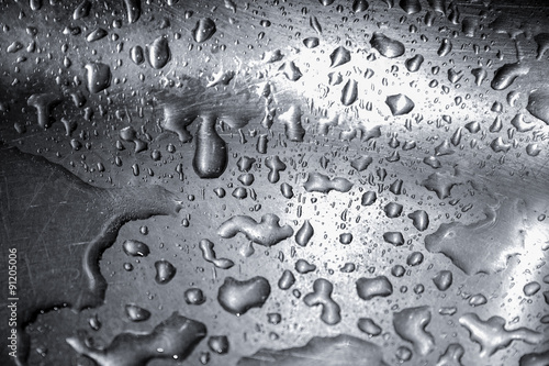 Gocce d'acqua nel lavello