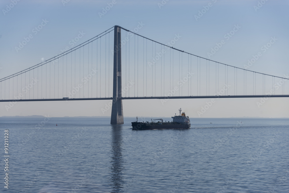 Obraz premium Мост через пролив Большой Бельт