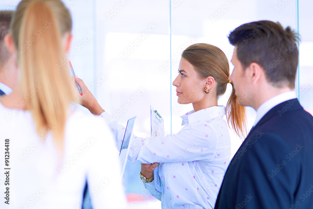 Obraz premium Group of business people doing presentation with laptop during