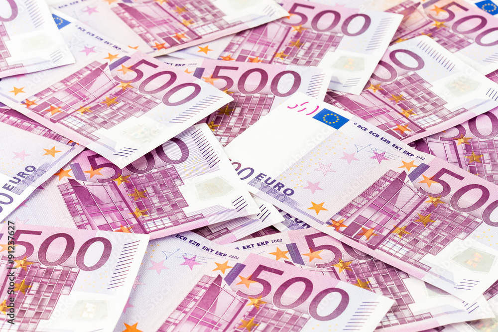 Bargeld - Haufen aus 500 Euro Geldscheinem Bargeld - Haufen aus 500 Euro Geldscheinem