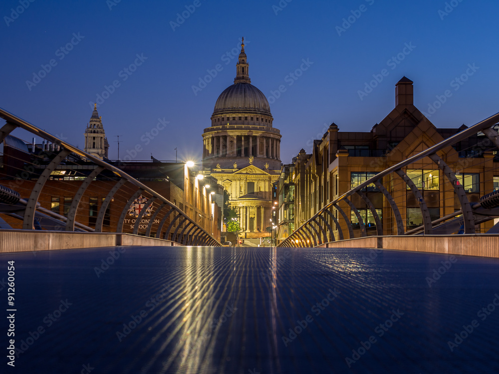 Early morning in London, with a quiet St Paul's cathedral - 2