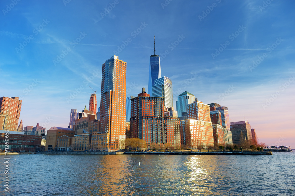 Obraz premium Sunset view of the Battery City in New York