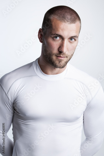 Portrait von athletischen jungen Mann  photo