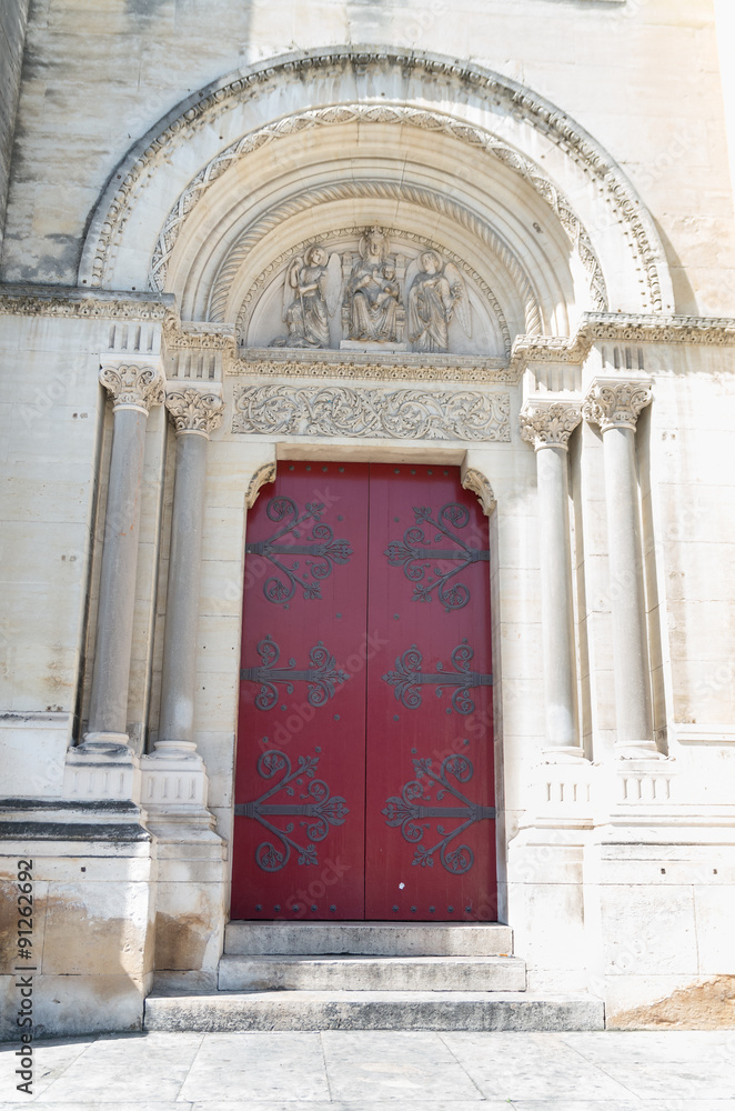 Portes de l'église de Nîmes