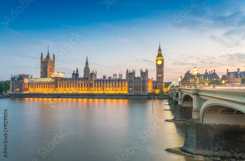 Night view of Big Ben and Houses of Parliament - London