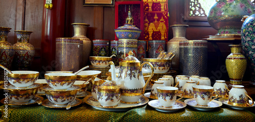 Fototapeta Naklejka Na Ścianę i Meble -  Craft Benjarong is traditional thai five basic colors style pott