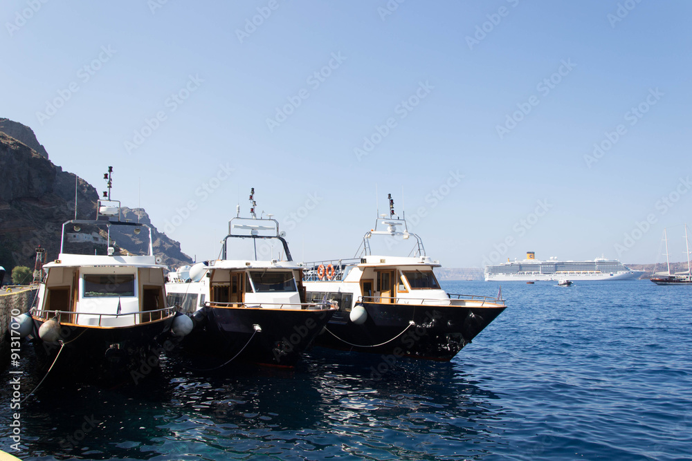 834 - boats santorini