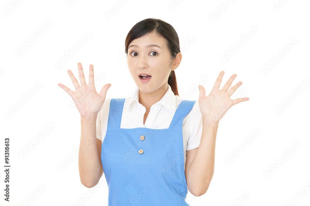 驚いた表情の女性作業員 驚いた表情の女性作業員