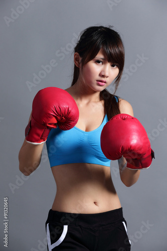 Boxing woman © ryanking999