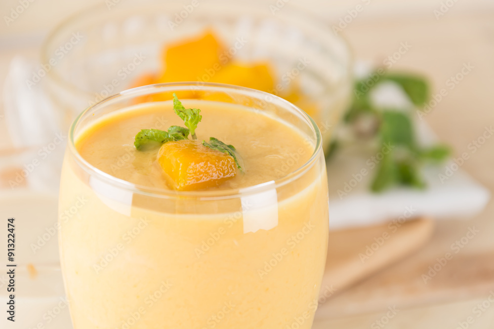 mango smoothie mango smoothie
