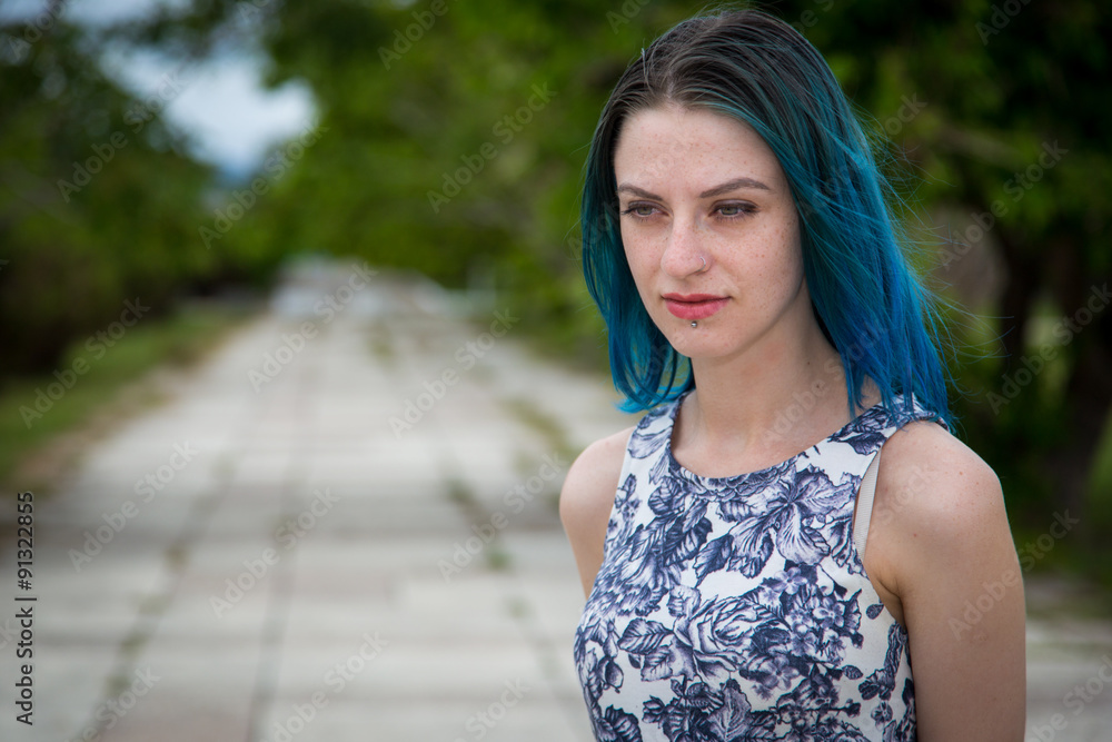 Naklejka premium Blue haired girl walk