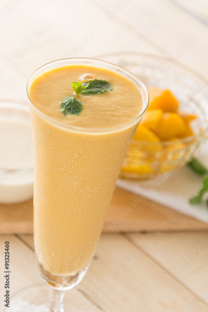 mango smoothie mango smoothie