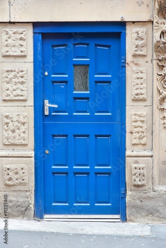 Old door in Manchester © Tupungato