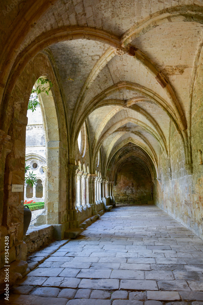 Cour intérieure de l' abbaye de fontfroide