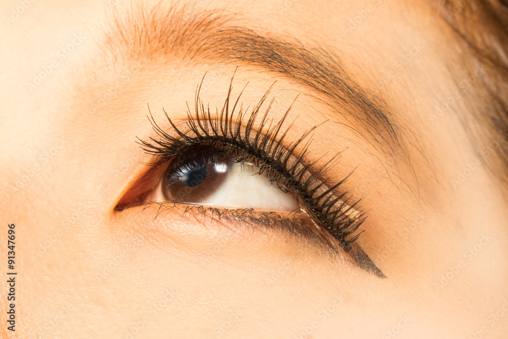 Fototapeta premium アジア人女性クローズアップ つけまつげAsian woman and false eyelashes